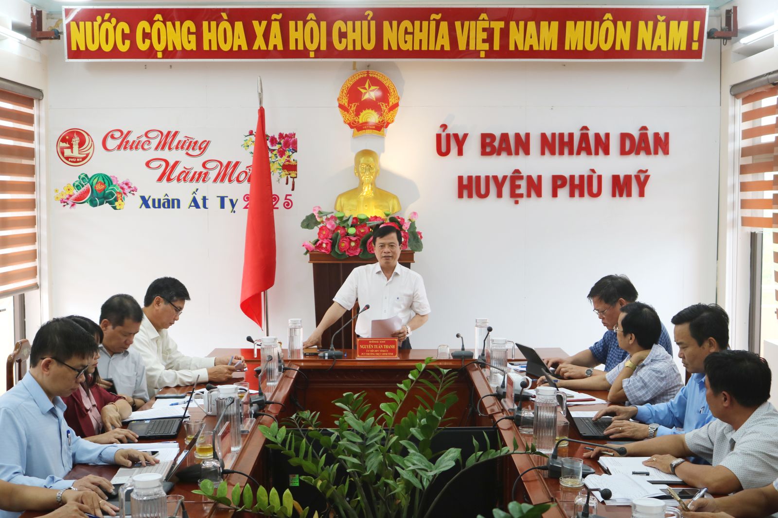 Phó Chủ tịch Thường trực UBND tỉnh Nguyễn Tuấn Thanh kiểm tra công tác xóa nhà tạm, nhà dột nát tại huyện Phù Mỹ